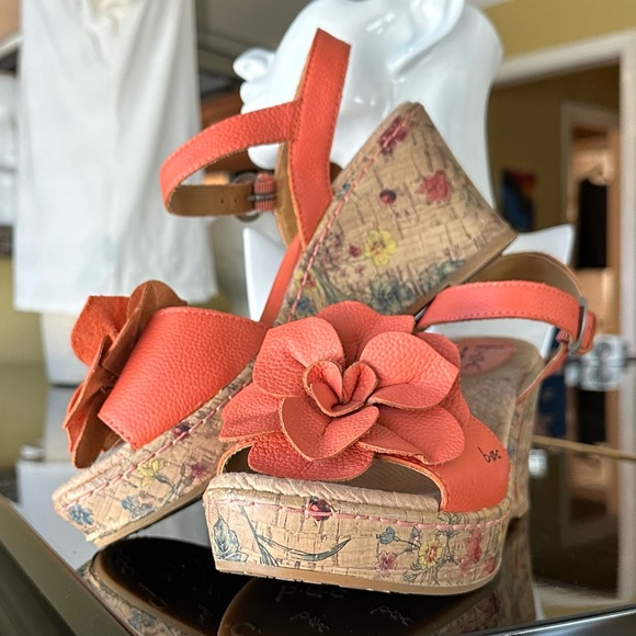 Born B.O.C. Coral Leather & Floral Printed Cork Wedge Flower Toe Buckled Sandals - Picture 3 of 17
